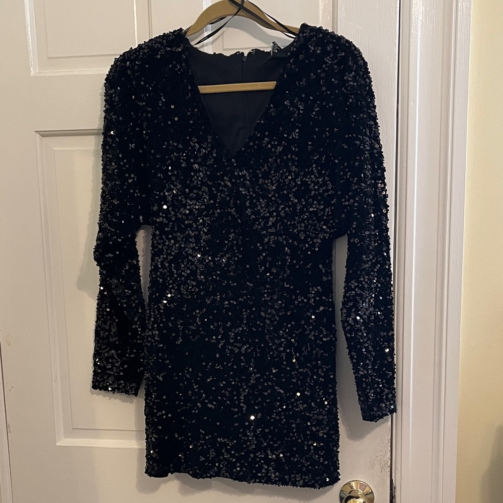 NWT Forever 21 Lined Long Sleeve Black Sequin Sparkle V Neck Mini Holiday Dress